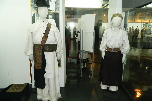 民族衣装をズラ っと展示 セルビア民族衣装博物館 ページ 2 セルビア旅行の情報サイト 民族衣装をズラ っと展示 セルビア民族衣装博物館 ページ 2 セルビア旅行の情報サイト