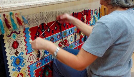 無形文化遺産：ピロト キリムのモチーフから読み解くセルビアの織物アート～500年の物語