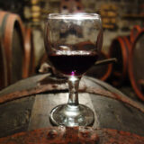 秘伝の製法から生まれる！スレムスキ・カルロブチの『ベルメット』は家族伝統の味わい深いワイン